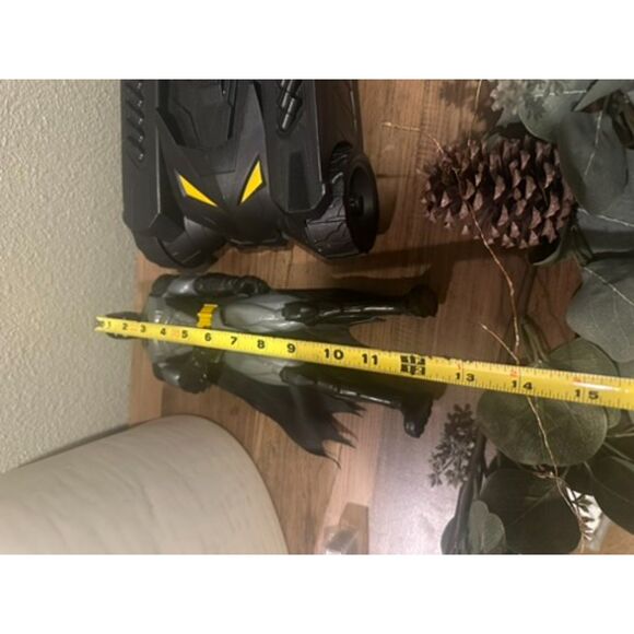 Batmobile and Batman Figurine Toy Combo - Picture 6 of 11